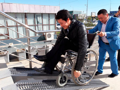 Пандус для инвалидов-колясочников