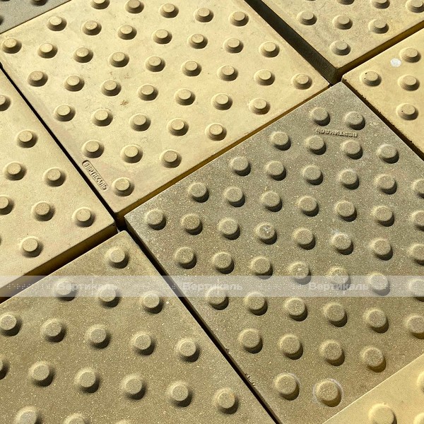 Плитка тактильная (непреодолимое препятствие, конусы шахматные), 35х300х300, бетон, жёлтая, 2 категории – фото № 3
