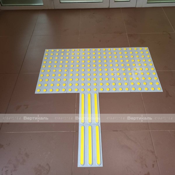 Плитка тактильная контрастная, со сменными рифами (преодолимое препятствие, поле внимания, конусы линейные), 300х300х6, PU/PL, серый/желтый – фото № 3