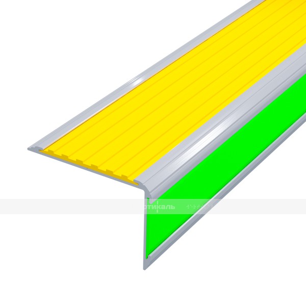 Накладка на ступень противоскользящая, угловая, в антивандальном алюминиевом профиле шириной 62мм, с двумя вставками шириной 50мм и 29мм, желтая/фотолюм – фото № 1