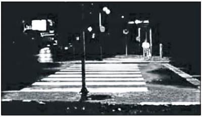 Пример контрастного выделения пешеходного перехода при помощи искусственного освещения
