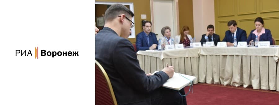 На круглый стол из города Торжка Тверской области приехал гендиректор социально ориентированного предприятия «Тифлоцентр «Вертикаль», эксперт по доступной среде, председатель правления НКО «Наследие Торжка» Алексей Черепнов. Предприятие производит оборудование для всех категорий маломобильных групп населения