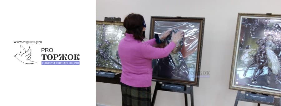 24 ноября в рамках Международного Дня слепых и предстоящего Дня инвалида для участников Ржевского ВОС состоялась увлекательная экскурсия в город Торжок, во время которой члены общественного объединения слепых смогли посетить выставку тактильных картин «Искусство на кончиках пальцев», которая представлена в центральной библиотеке имени В.Ф. Кашковой