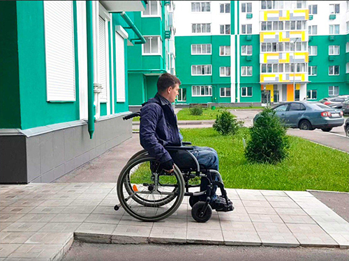 Необходимо обустроить придомовую территорию