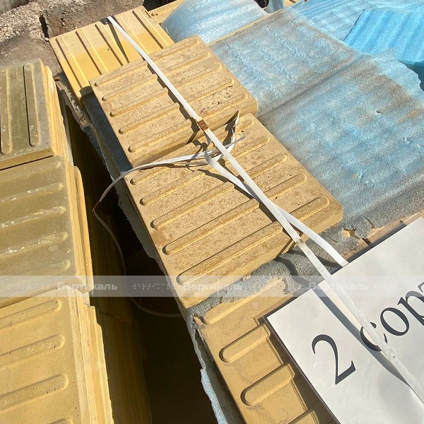 Плитка тактильная (направление движения, полоса), 35х300х300, бетон, жёлтая, 2 категории – фото № 5