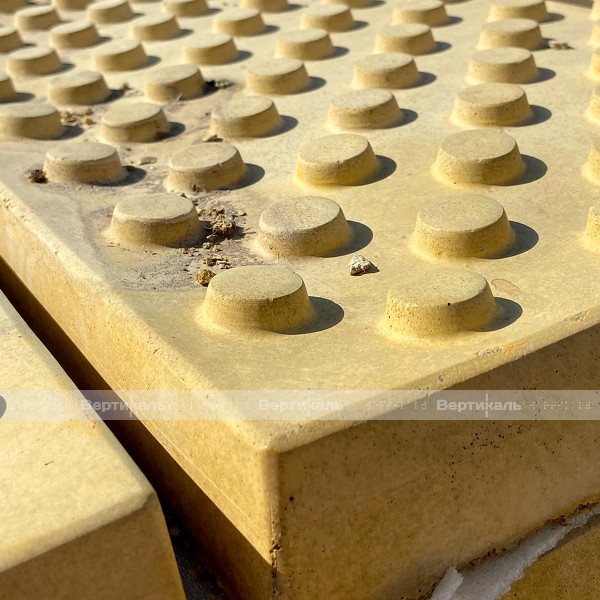 Плитка тактильная (непреодолимое препятствие, конусы шахматные), 55х300х300, бетон, жёлтая, 2 категории – фото № 4
