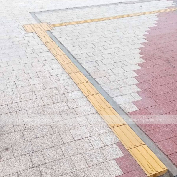 Плитка тактильная (направление движения, зона получения услуг), 55х180х300, бетон, жёлтый – фото № 5