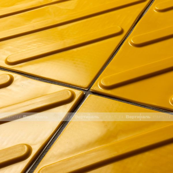 Плитка тактильная (смена направления движения, диагональ) 300х300х4, ПВХ, желтый – фото № 4