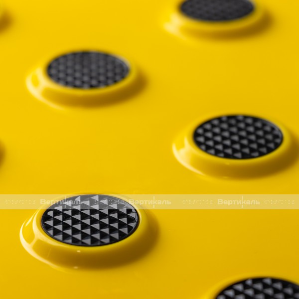 Плитка тактильная контрастная, со сменными рифами (преодолимое препятствие, поле внимания, конусы линейные), 300х300х6, PU/PL, желтый/черный – фото № 6