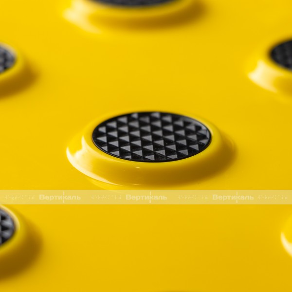 Плитка тактильная контрастная, со сменными рифами (преодолимое препятствие, поле внимания, конусы линейные), 300х300х6, PU/PL, желтый/черный – фото № 7
