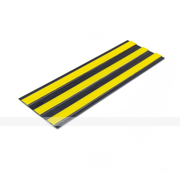 Лента тактильная направляющая, ВхШ 4х180, материал-ПВХ, 3 желтые полосы на черной основе, самоклеящаяся – фото № 1