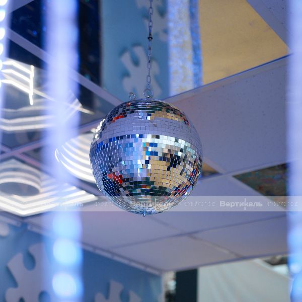 Зеркальный диско-шар 300 мм для сенсорной комнаты – фото № 3