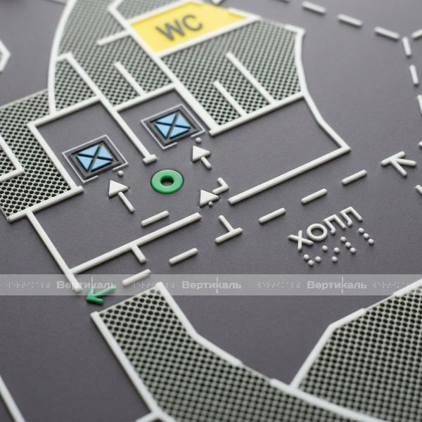 Тактильная мнемосхема серого цвета на AKP 4мм с интегрированной системой вызова помощи и наклонным креплением 590x670 (комплект) – фото № 5